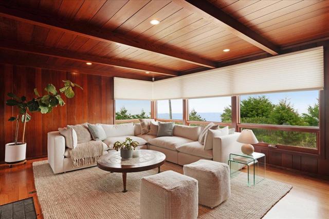 1004 W Cliff Drive, Santa Cruz CA: https://media.crmls.org/mediaz/7fb6f265-2259-4db5-a9c2-3e1e230b1289.jpg