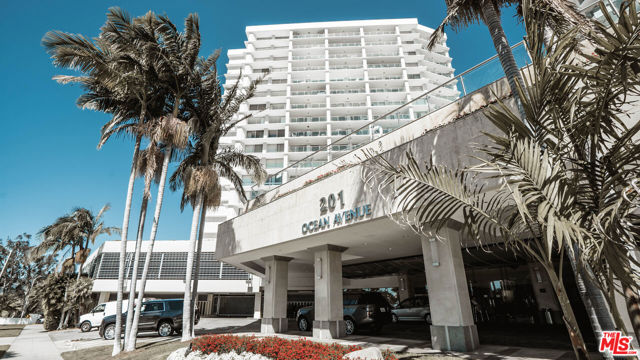 201 Ocean Avenue, Santa Monica CA: https://media.crmls.org/mediaz/7fb6f8b0-b1c7-406e-9135-105604131bc7.jpg