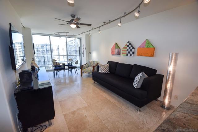 1730 Avenida Del Mundo, Coronado CA: https://media.crmls.org/mediaz/7fb721a4-3ccc-4ecf-8046-2d91f06e747e.jpg
