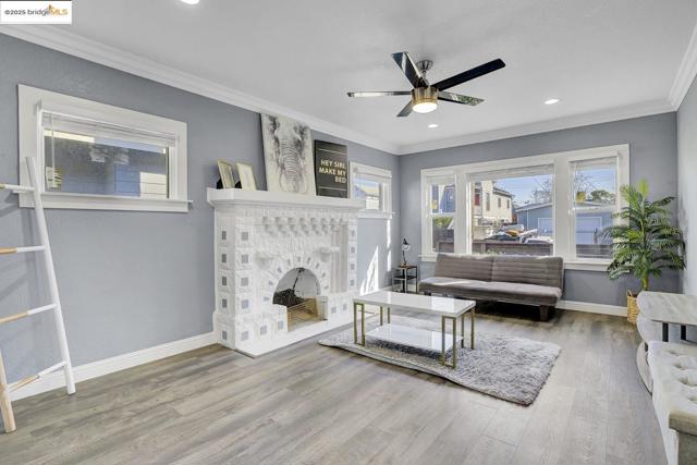 2419 Linden St, Oakland CA: https://media.crmls.org/mediaz/7fb744b2-a0a6-4f13-bad6-01ee735271a8.jpg