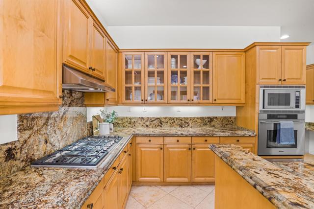 5032 Manor Ridge Ln, San Diego CA: https://media.crmls.org/mediaz/7fb7a046-482e-43bc-9448-3b5518e6ff3d.jpg
