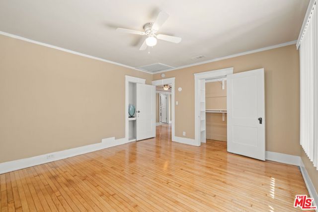 519 W Elm Avenue, Inglewood CA: https://media.crmls.org/mediaz/7fb7a838-c2b7-47b7-955d-e910fa10d09a.jpg