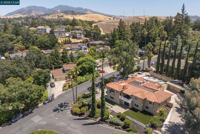 3698 De Rosa Ct, Concord CA: https://media.crmls.org/mediaz/7fb8069f-af57-49d7-b571-0b157078c09a.jpg