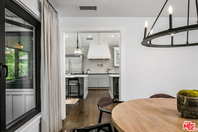 24884 Jim Bridger Road, Hidden Hills CA: https://media.crmls.org/mediaz/7fb885e2-4e90-4709-b9a0-4bffe9cf7818.jpg