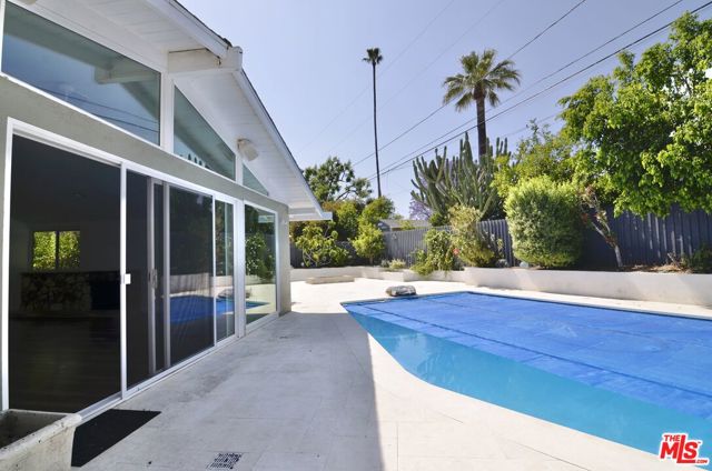 9342 Debra Avenue, North Hills CA: https://media.crmls.org/mediaz/7fb8c864-0889-4a90-8ff1-248d9ad2663d.jpg