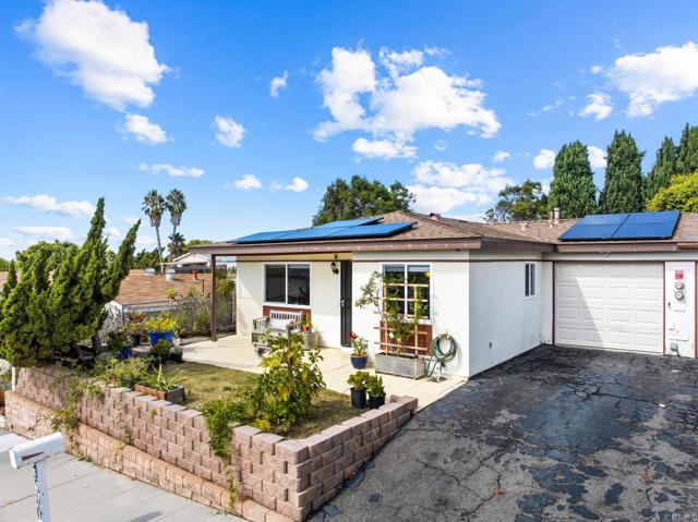 3560 Santa Maria Street, Oceanside CA: https://media.crmls.org/mediaz/7fb8d27c-0463-4ef7-8899-4eb6f4583e3c.jpg