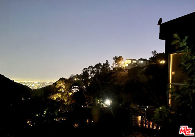 2506 Zorada Drive, Los Angeles CA: https://media.crmls.org/mediaz/7fb95256-0e0a-43f2-bf39-5a459347a7f4.jpg