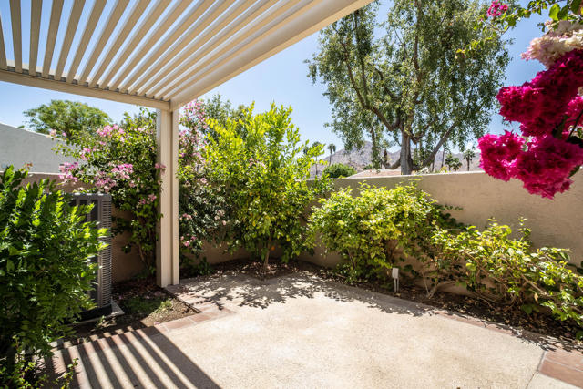 75180 Chippewa Drive, Indian Wells CA: https://media.crmls.org/mediaz/7fb96adf-db28-45df-9455-4750af7fc143.jpg