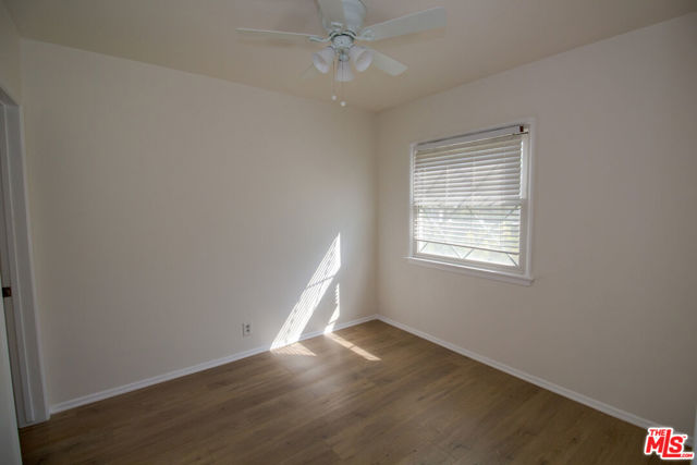 7465 N Forbes Avenue, Lake Balboa CA: https://media.crmls.org/mediaz/7fb98f12-6275-457a-a749-ac6fbc9a8482.jpg