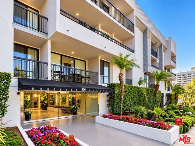 906 North Doheny Drive, 315
