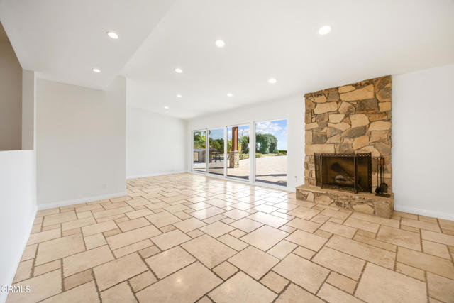 Detail Gallery Image 8 of 41 For 9350 Crystal View Dr, Los Angeles,  CA 91042 - 4 Beds | 3 Baths