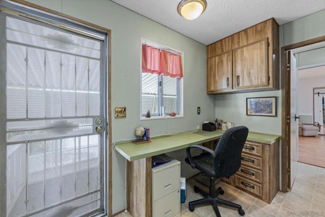 5001 W Florida Avenue, Hemet CA: https://media.crmls.org/mediaz/7fba0142-db4c-485b-b6b1-c0df5624c625.jpg