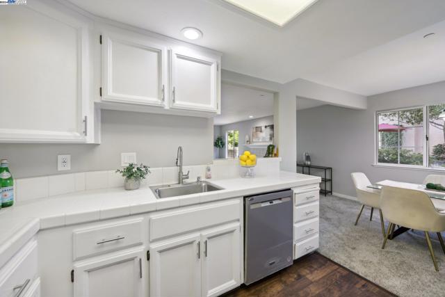 Image 9 of 40 For 22530 3rd St  107