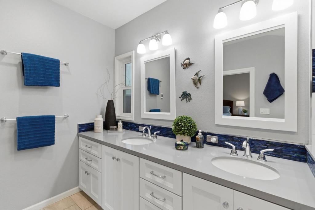 https://media.crmls.org/mediaz/7fba63fd-a018-429a-8b02-b28ade99791b.jpg?preset=X-Large