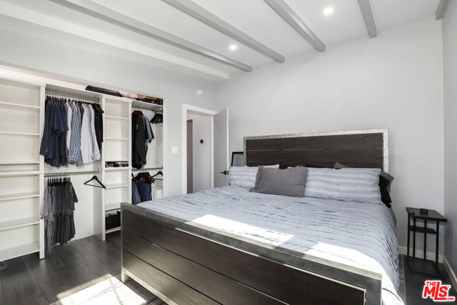 3741 Woolwine Drive, Los Angeles CA: https://media.crmls.org/mediaz/7fbab091-9c3a-4d5b-a793-198c1a636af6.jpg