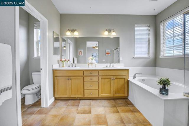 6130 Old Quarry Loop, Oakland CA: https://media.crmls.org/mediaz/7fbab140-cefe-4736-9b9e-698f5dd041ae.jpg