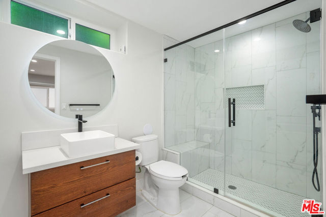 5923 Etiwanda Avenue, Tarzana CA: https://media.crmls.org/mediaz/7fbb262b-5f4e-491d-a0be-90ff83e7c0d2.jpg
