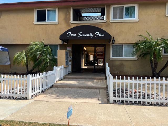 Detail Gallery Image 1 of 14 For 575 7th St #204,  Imperial Beach,  CA 91932 - 3 Beds | 1 Baths