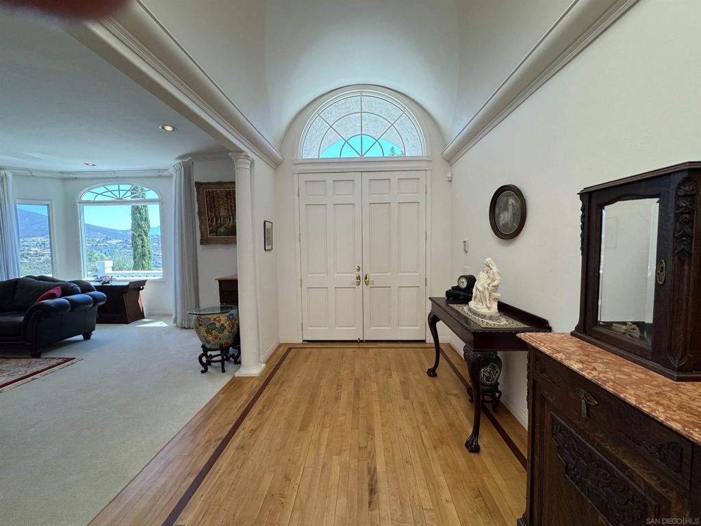 MLS #250034393SD img 10