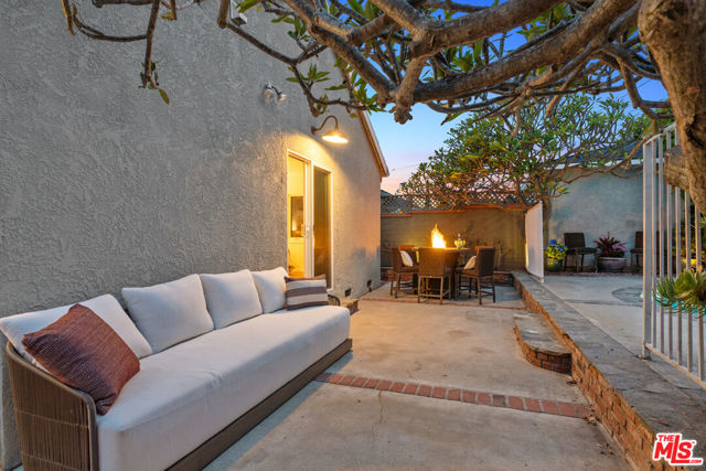 8044 Cowan Avenue, Los Angeles CA: https://media.crmls.org/mediaz/7fbb5ea9-09c3-4caa-b825-2f5cbcf00324.jpg