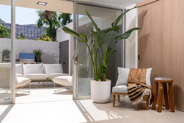 399 Desert Lakes Drive, Palm Springs CA: https://media.crmls.org/mediaz/7fbb93b0-1681-4981-a52b-68cd3bee8df8.jpg