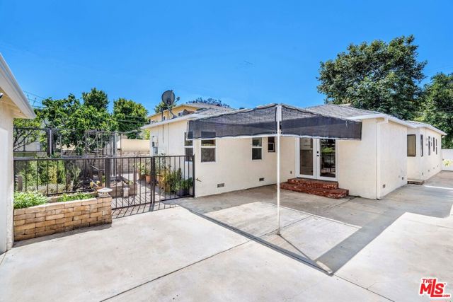 11245 Huston Street, North Hollywood CA: https://media.crmls.org/mediaz/7fbbf947-8cc0-4fa4-8c51-9cb9022f89e4.jpg