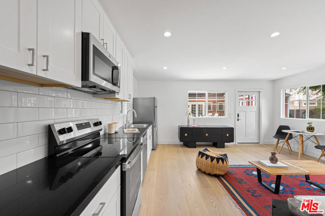 607 S Orange Drive, Los Angeles CA: https://media.crmls.org/mediaz/7fbc0bae-1fd4-4ae1-974c-c286bcbb2699.jpg