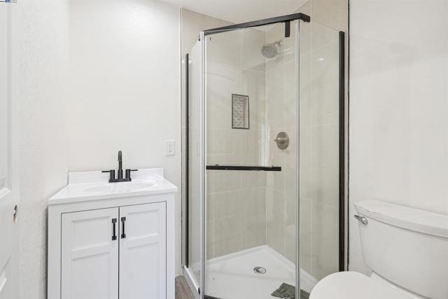 5542 Harvey Ave, Oakland CA: https://media.crmls.org/mediaz/7fbc0bf8-cf5f-4318-b0d8-1dbf9dedc507.jpg