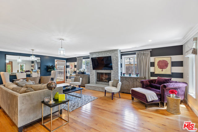 1865 E Villa Street, Pasadena CA: https://media.crmls.org/mediaz/7fbc4077-364d-41a9-9e42-376acb2faec6.jpg