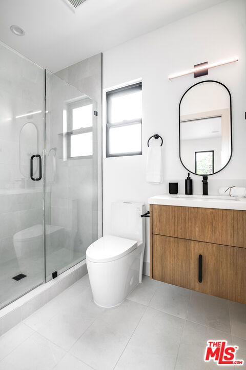 16226 Dickens Street, Encino CA: https://media.crmls.org/mediaz/7fbc5dc3-2a07-4cc4-8783-4c9982920c99.jpg