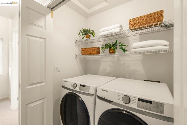 6566 Chelton Dr, Oakland CA: https://media.crmls.org/mediaz/7fbc8960-55e7-42fd-8986-d2f4eb4dd088.jpg
