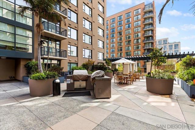 530 K St, San Diego CA: https://media.crmls.org/mediaz/7fbcc5d0-3b3f-4fed-b3a7-631d62ddcca2.jpg