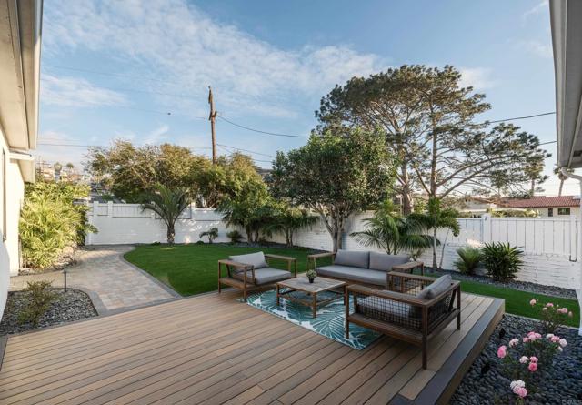 1011 Devonshire Drive, San Diego CA: https://media.crmls.org/mediaz/7fbcc714-8f63-47d8-a13d-5756aa96e9f1.jpg