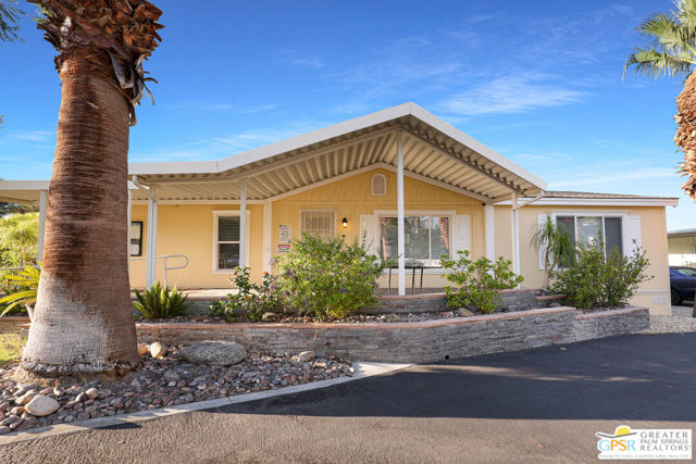 17555 Corkill Rd, Desert Hot Springs CA: https://media.crmls.org/mediaz/7fbcdcd0-1063-412c-847d-aabdec7acfad.jpg