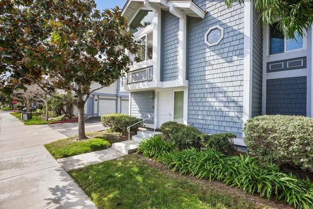 6887 Carnation Drive, Carlsbad CA: https://media.crmls.org/mediaz/7fbcdefc-14f8-4dcc-917e-9efd492be993.jpg