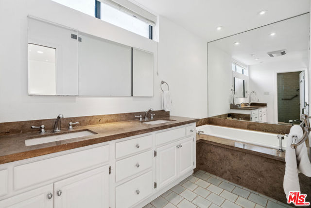 502 San Vicente Boulevard, Santa Monica CA: https://media.crmls.org/mediaz/7fbd3302-4eb0-4a0b-a8cb-ffda99afeb64.jpg