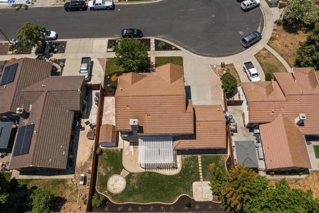 1387 Meadow Ct, Livermore CA: https://media.crmls.org/mediaz/7fbdbd89-5160-43a0-8cc2-4326896d3612.jpg