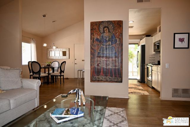 2117 Sunshine Way, Palm Springs CA: https://media.crmls.org/mediaz/7fbee0e0-c48c-467d-a67b-a5ed9227998c.jpg