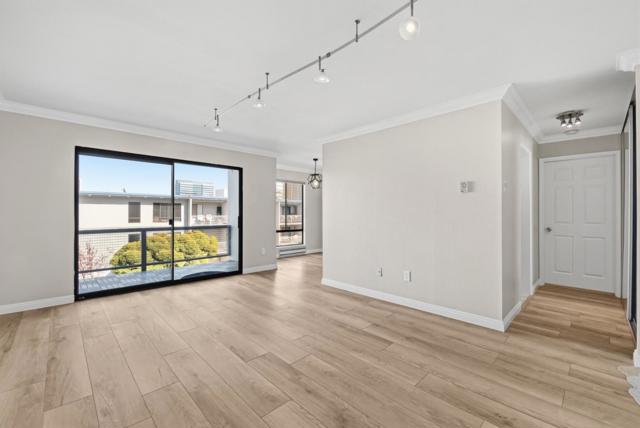 8 Commodore Drive, Emeryville CA: https://media.crmls.org/mediaz/7fbf2236-cf81-4d8f-9760-f00f4e71cb4e.jpg