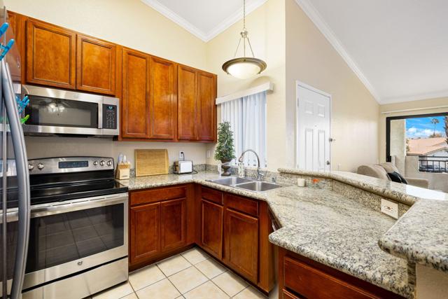 Image 10 of 35 For 78650 Avenue 42  102