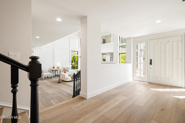 4212 Par Five Drive, Westlake Village CA: https://media.crmls.org/mediaz/7fbfa4ba-adf4-46a4-8676-fded4217b35c.jpg