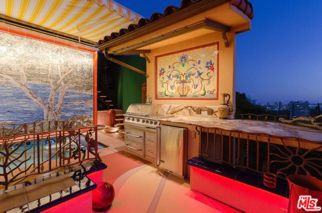 9170 Thrasher Avenue, Los Angeles CA: https://media.crmls.org/mediaz/7fbfecf8-2c81-444d-bba3-216f77cbcb4b.jpg