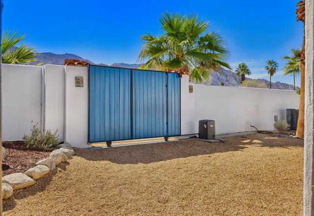 52862 Eisenhower Drive Drive, La Quinta CA: https://media.crmls.org/mediaz/7fc0b51b-6e5d-4c50-bc13-efb32d6d5da8.jpg
