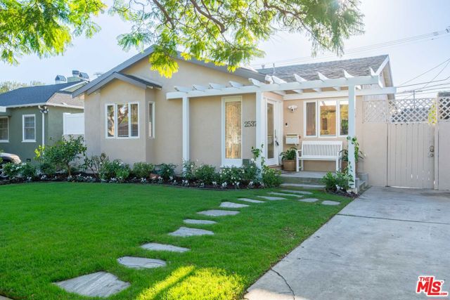 2537 Barry Avenue, Los Angeles, California 90064, 4 Bedrooms Bedrooms, ,3 BathroomsBathrooms,Single Family Residence,For Sale,Barry,24401329