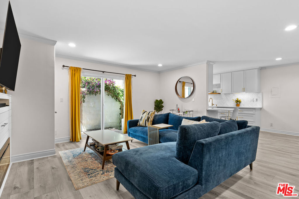 4381 Ventura Canyon Avenue #4