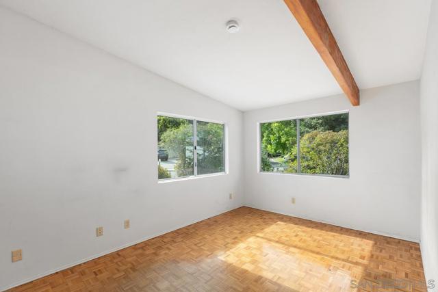 8415 Sugarman Dr, La Jolla CA: https://media.crmls.org/mediaz/7fc14233-d1d6-4976-9c3d-138fa5273c54.jpg