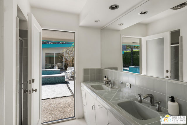 780 S Palo Verde Avenue, Palm Springs CA: https://media.crmls.org/mediaz/7fc1b233-a7c4-4e66-bb23-1a0ca035dcc7.jpg