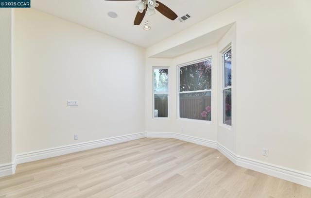 1681 Gamay Ln, Brentwood CA: https://media.crmls.org/mediaz/7fc1ddde-45fd-40cf-9a10-708f7983f016.jpg