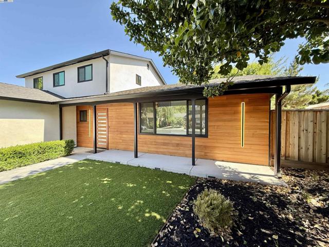 1926 Paseo Del Cajon, Pleasanton CA: https://media.crmls.org/mediaz/7fc1ecb3-88d9-4f02-b17b-2cad2ca5ac58.jpg