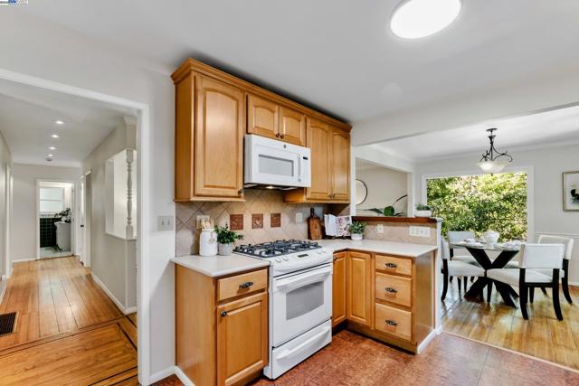 2593 El Caminito, Oakland CA: https://media.crmls.org/mediaz/7fc200cb-7be9-4ef3-9d34-7b5d79cd7d21.jpg